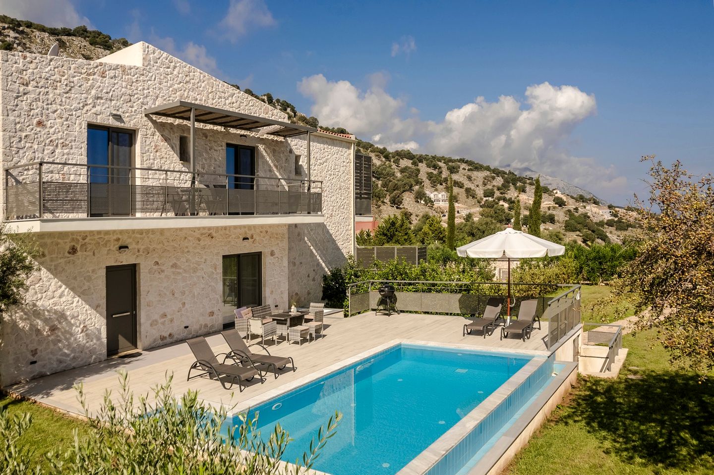 Vibrant Villa Paradise near Ionian Sea in Greece