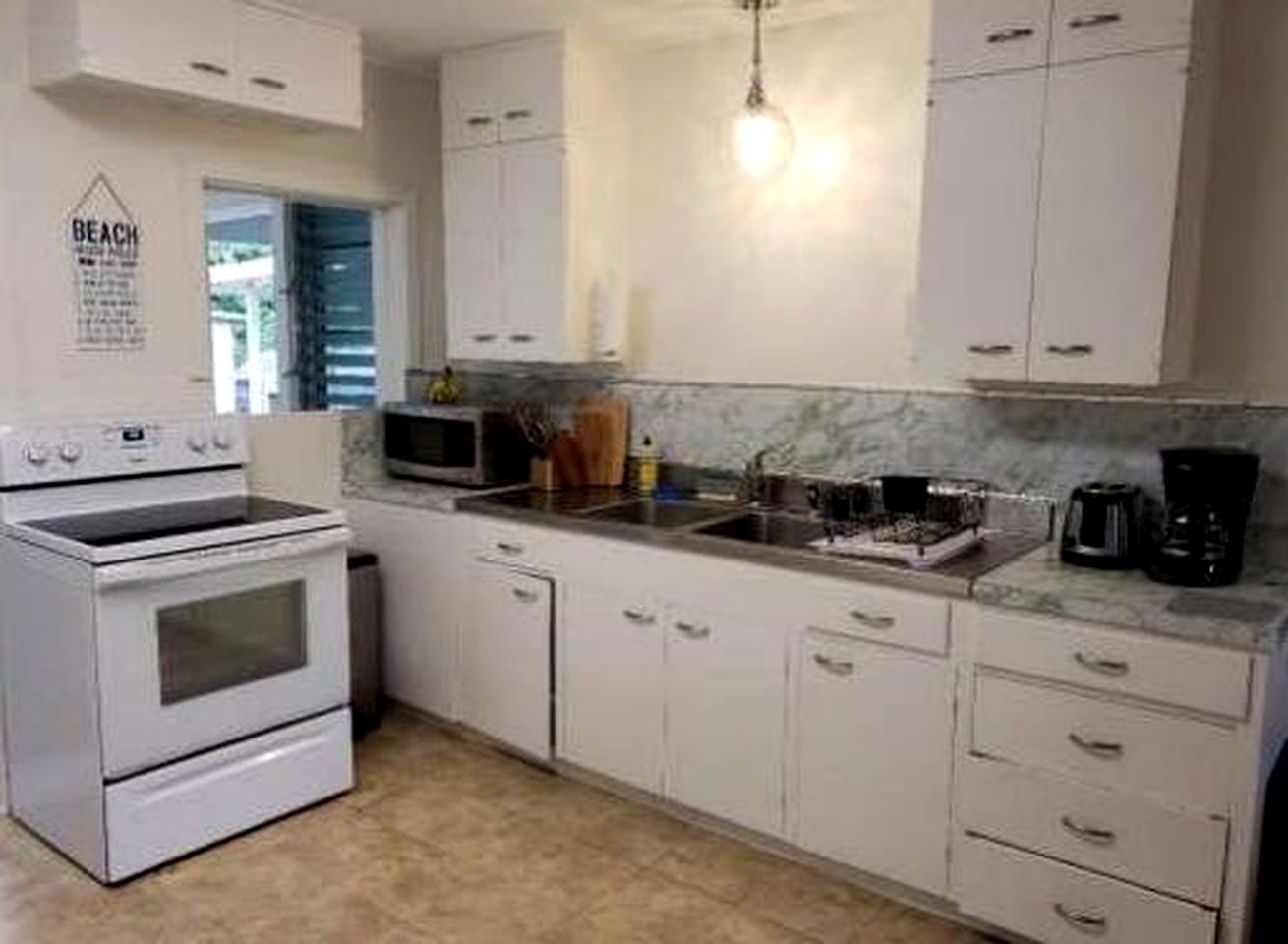 Spacious Vacation Rental near Stunning Waimanalo Beach in Oahu, Hawaii