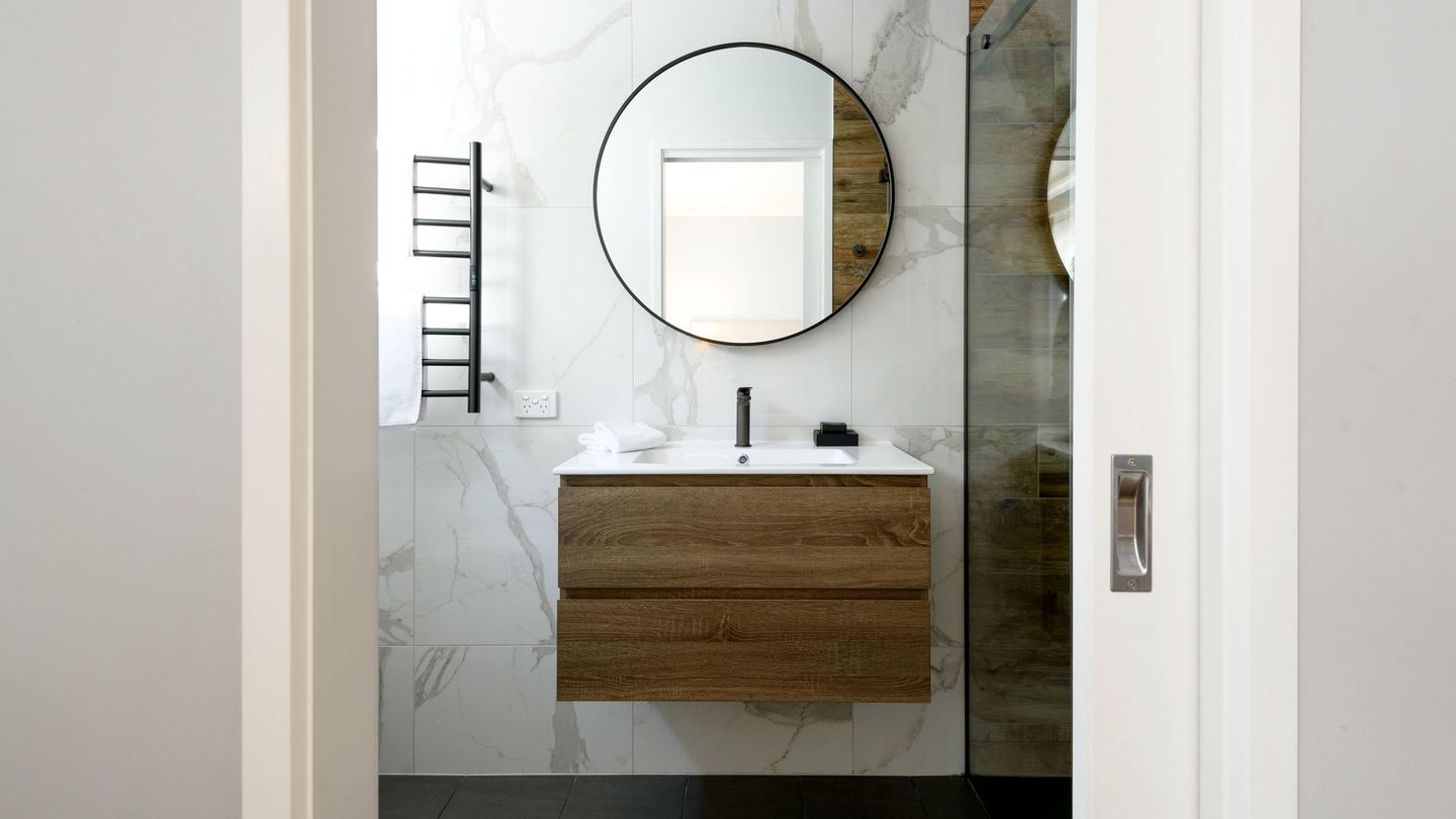 Impressive Cabin with Hot-tub, Sauna, Fire pit and Pool Table in Hepburn, Victoria