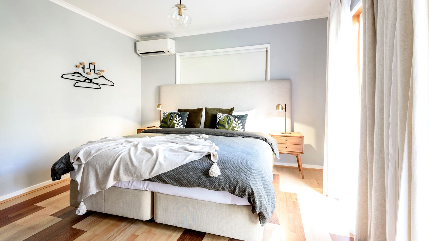 Impressive Cabin with Hot-tub, Sauna, Fire pit and Pool Table in Hepburn, Victoria