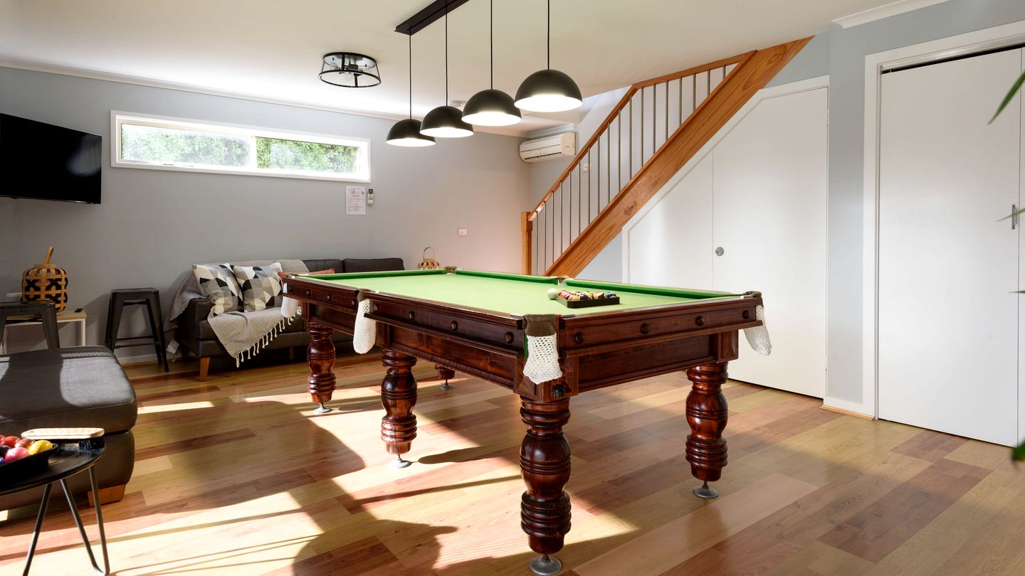 Impressive Cabin with Hot-tub, Sauna, Fire pit and Pool Table in Hepburn, Victoria