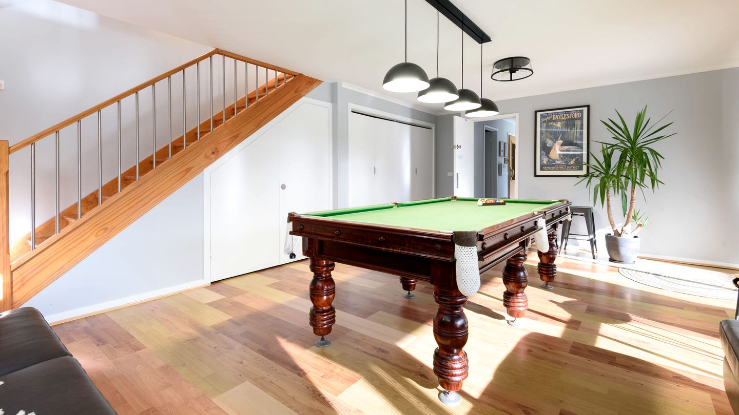 Impressive Cabin with Hot-tub, Sauna, Fire pit and Pool Table in Hepburn, Victoria