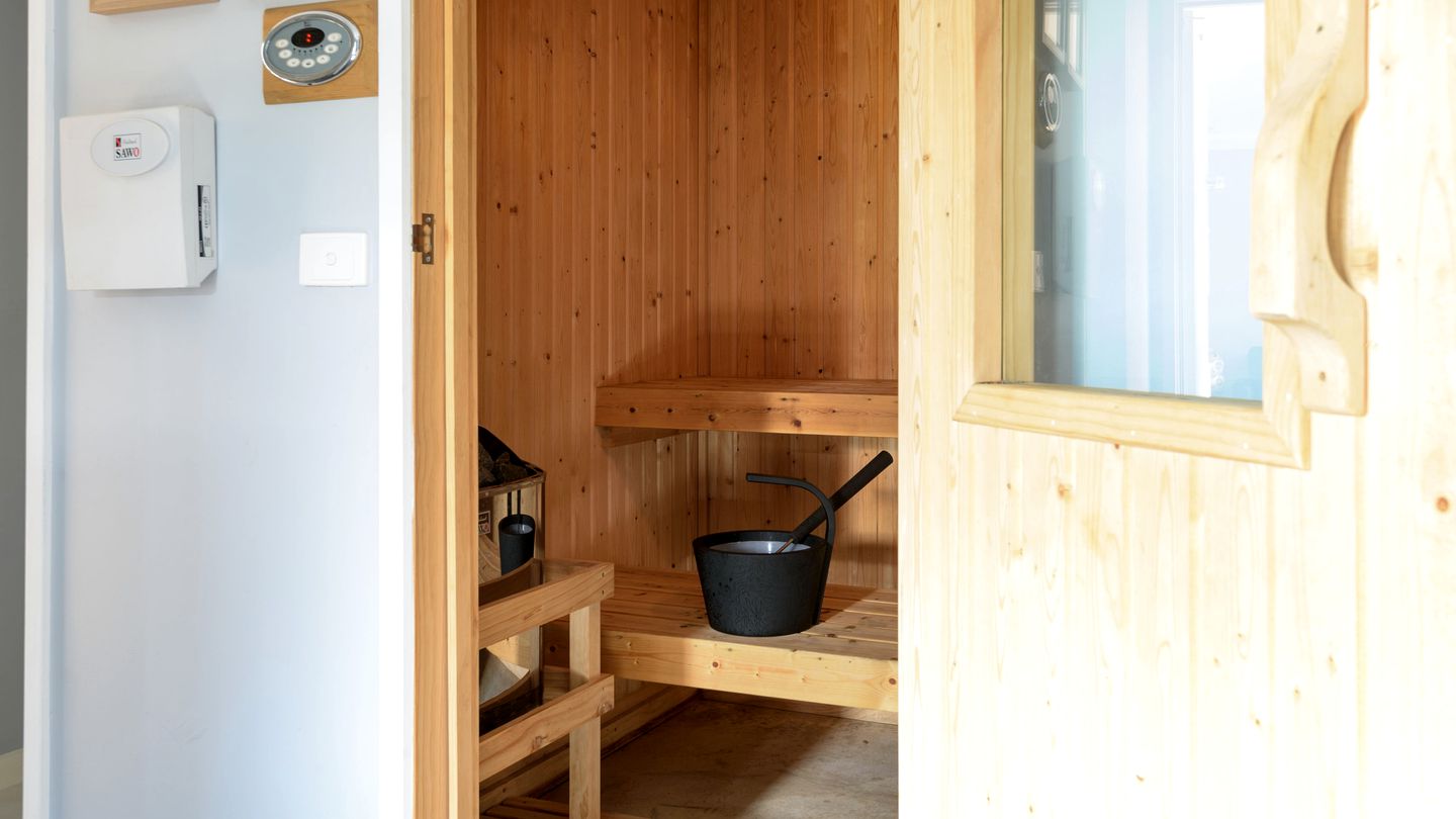 Impressive Cabin with Hot-tub, Sauna, Fire pit and Pool Table in Hepburn, Victoria