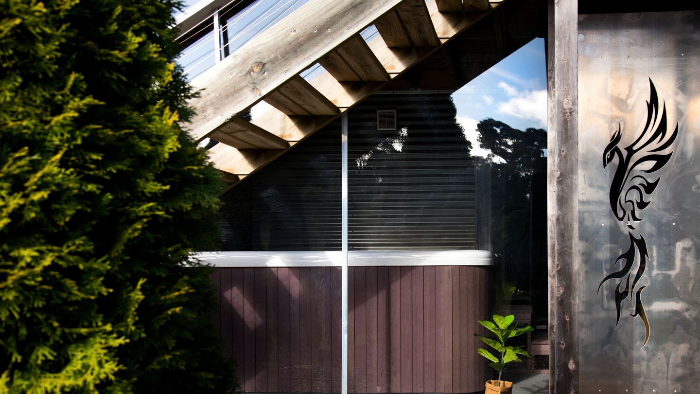 Impressive Cabin with Hot-tub, Sauna, Fire pit and Pool Table in Hepburn, Victoria