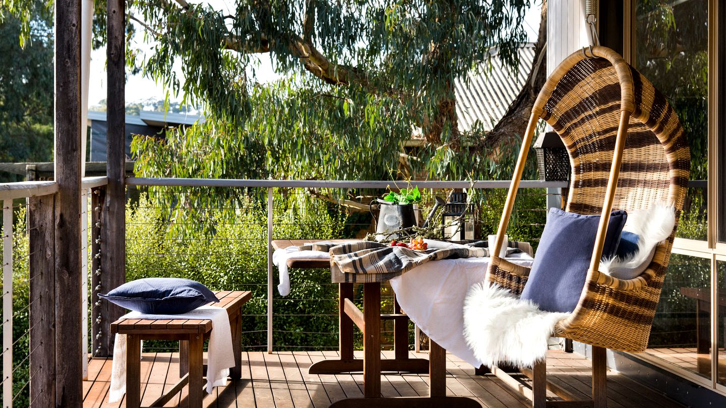 Impressive Cabin with Hot-tub, Sauna, Fire pit and Pool Table in Hepburn, Victoria