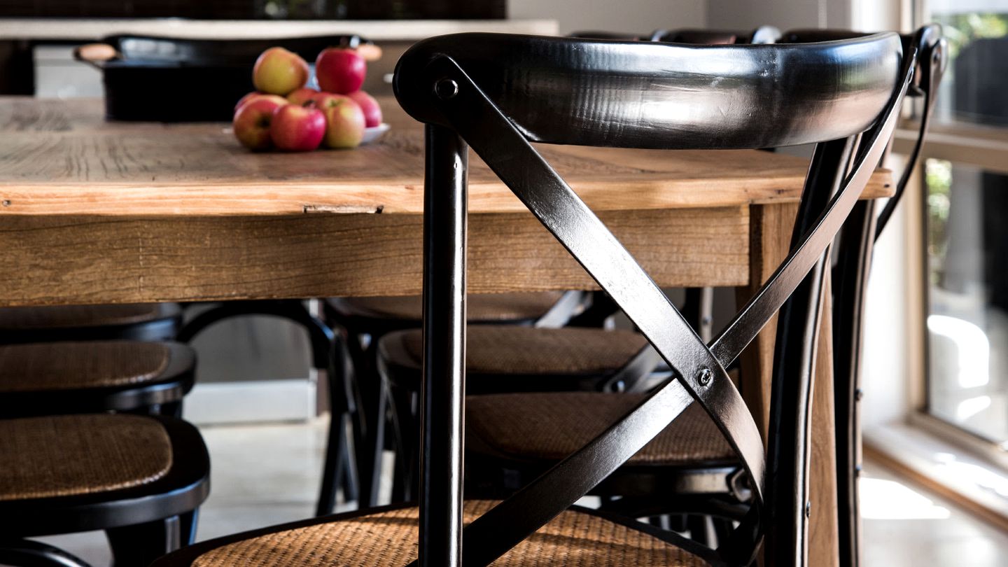 Impressive Cabin with Hot-tub, Sauna, Fire pit and Pool Table in Hepburn, Victoria