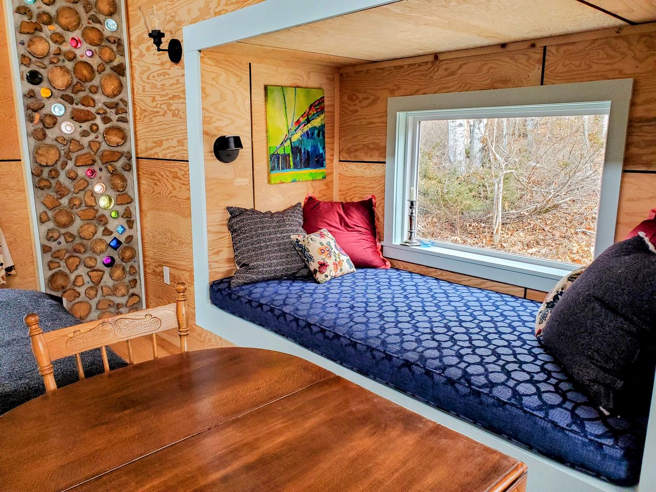 Charming, Off-Grid Cabin in a Quiet Meadow, Perfect for a Glamping Escape to South Frontenac
