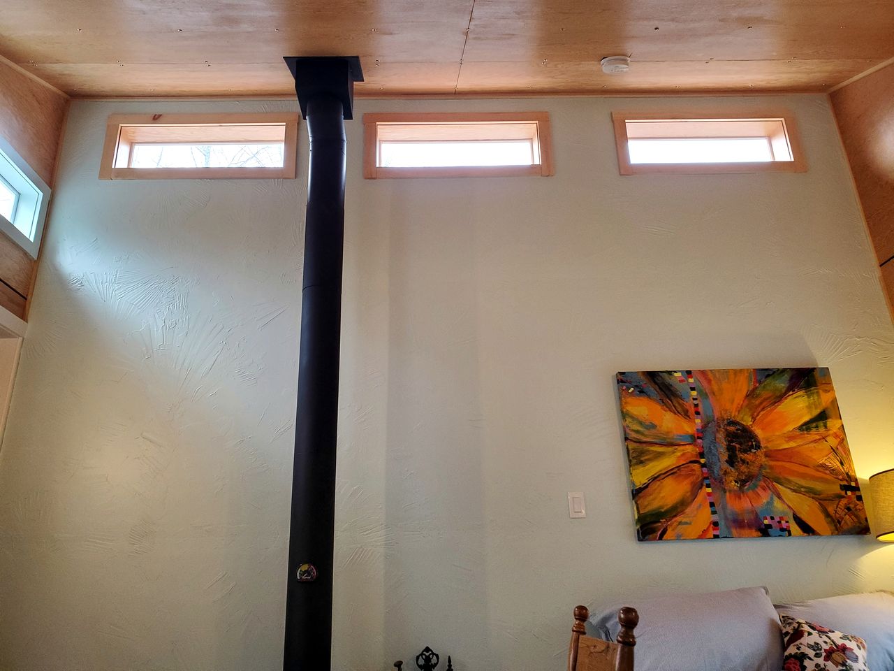 Charming, Off-Grid Cabin in a Quiet Meadow, Perfect for a Glamping Escape to South Frontenac