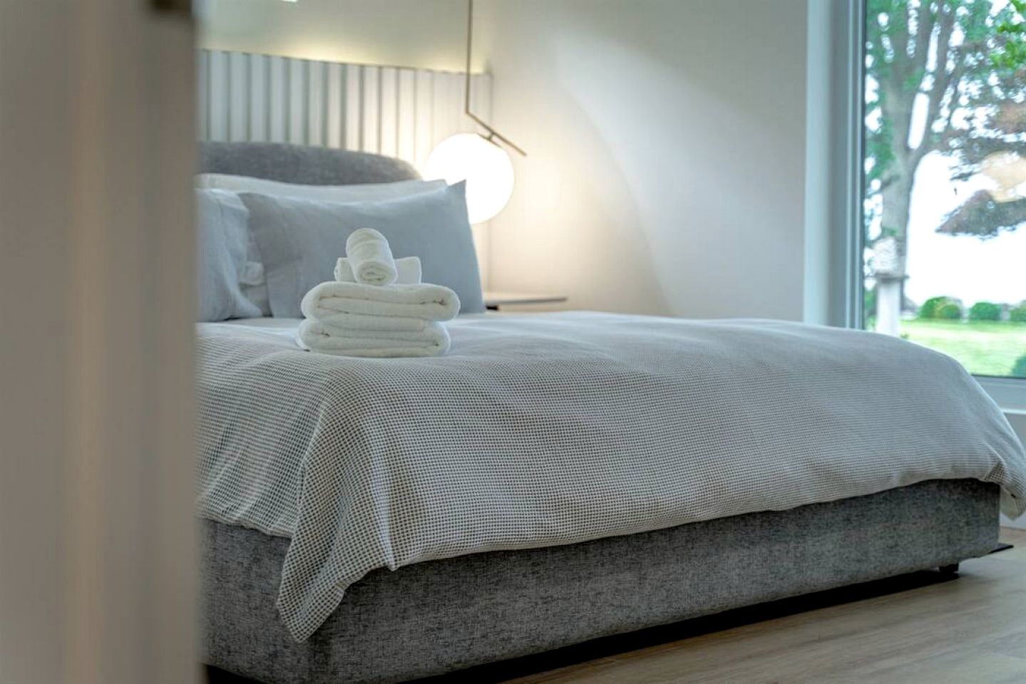 Cute Modern Style Beach Close Cottage in Leamington, Ontario