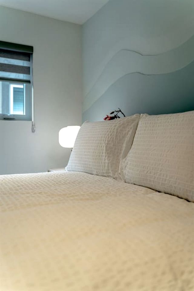 Cute Modern Style Beach Close Cottage in Leamington, Ontario