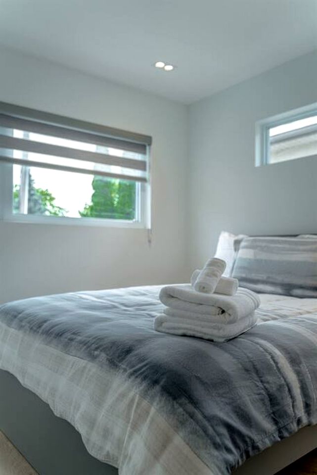 Cute Modern Style Beach Close Cottage in Leamington, Ontario