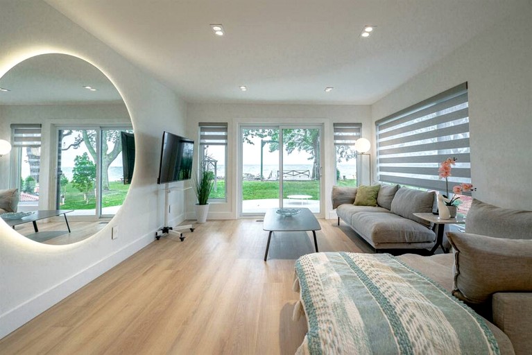 Cottages (Canada, Leamington, Ontario)