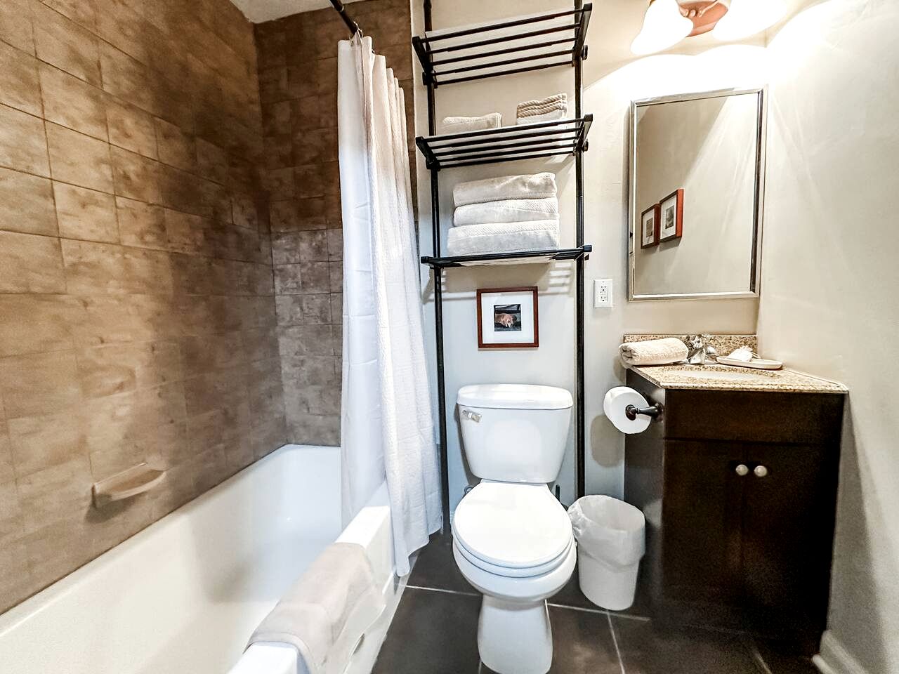 Beautiful Farm Stay with Private Pickleball Court near Kerr Lake, North Carolina