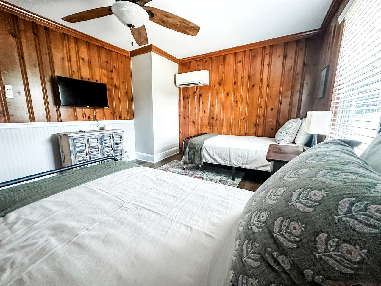 Beautiful Farm Stay with Private Pickleball Court near Kerr Lake, North Carolina