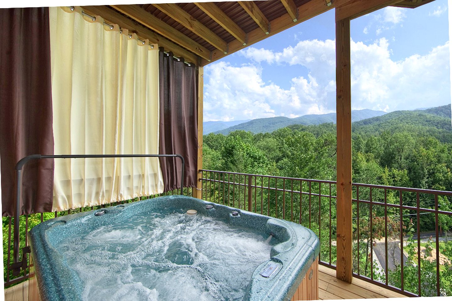 Beautiful Cabin Rental for a Romantic Getaway near the Great Smokies, TN