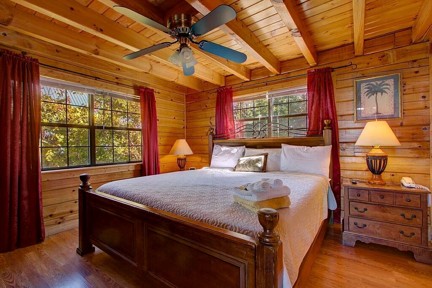 Extraordinary Smoky Mountain Cabin with Panoramic Views, Hot Tub & Arcade near Pigeon Forge and Gatlinburg, TN