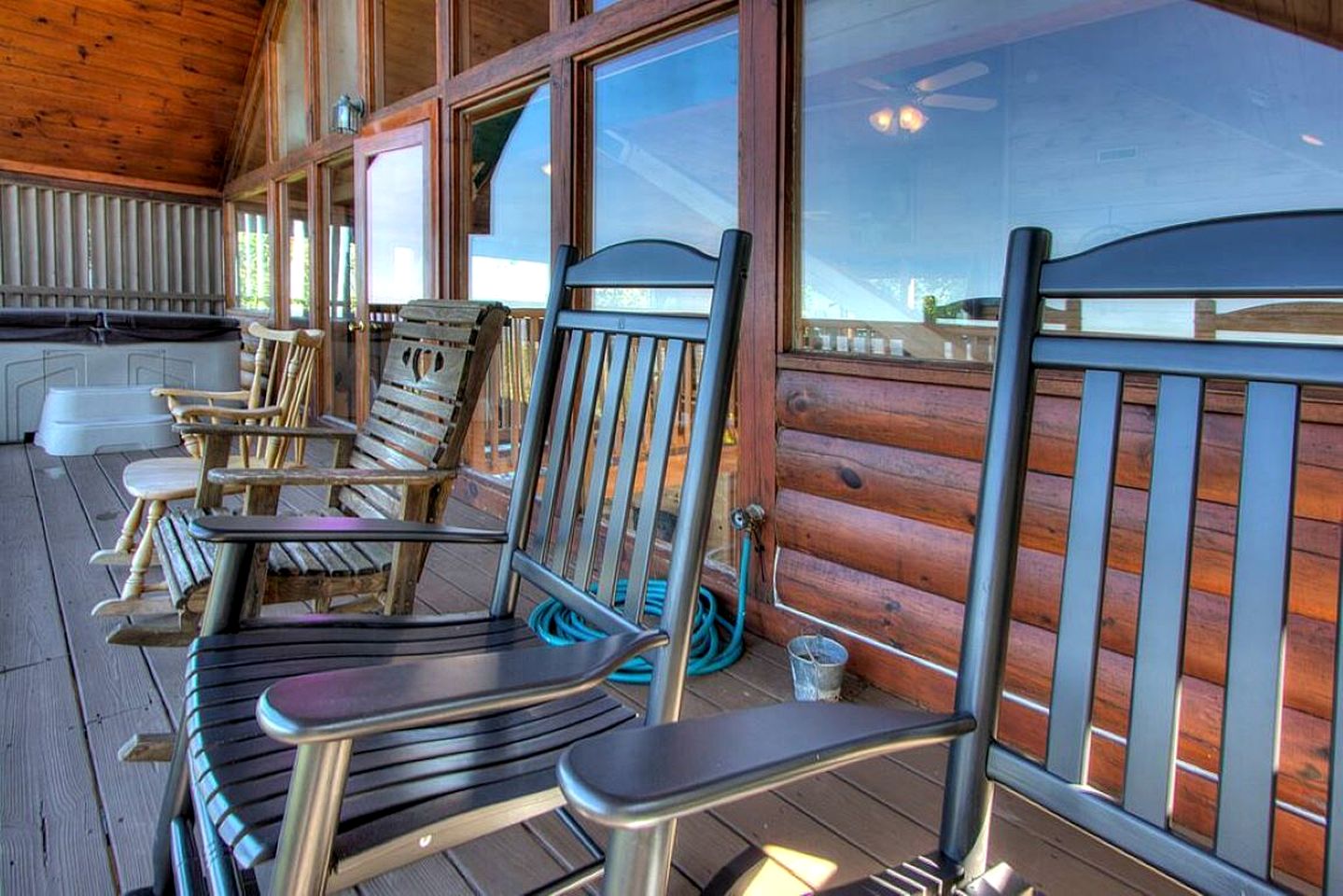 Extraordinary Smoky Mountain Cabin with Panoramic Views, Hot Tub & Arcade near Pigeon Forge and Gatlinburg, TN