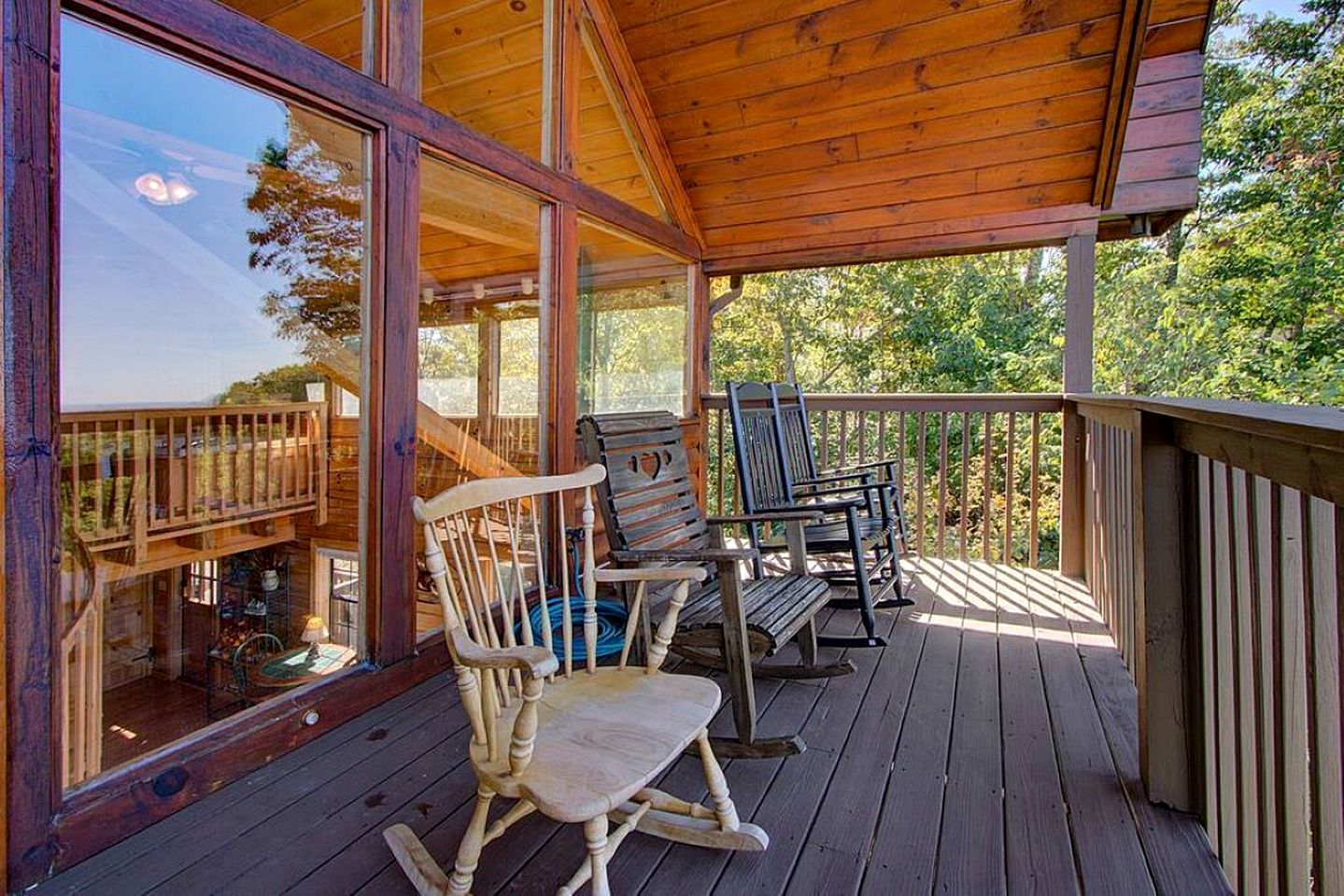 Extraordinary Smoky Mountain Cabin with Panoramic Views, Hot Tub & Arcade near Pigeon Forge and Gatlinburg, TN