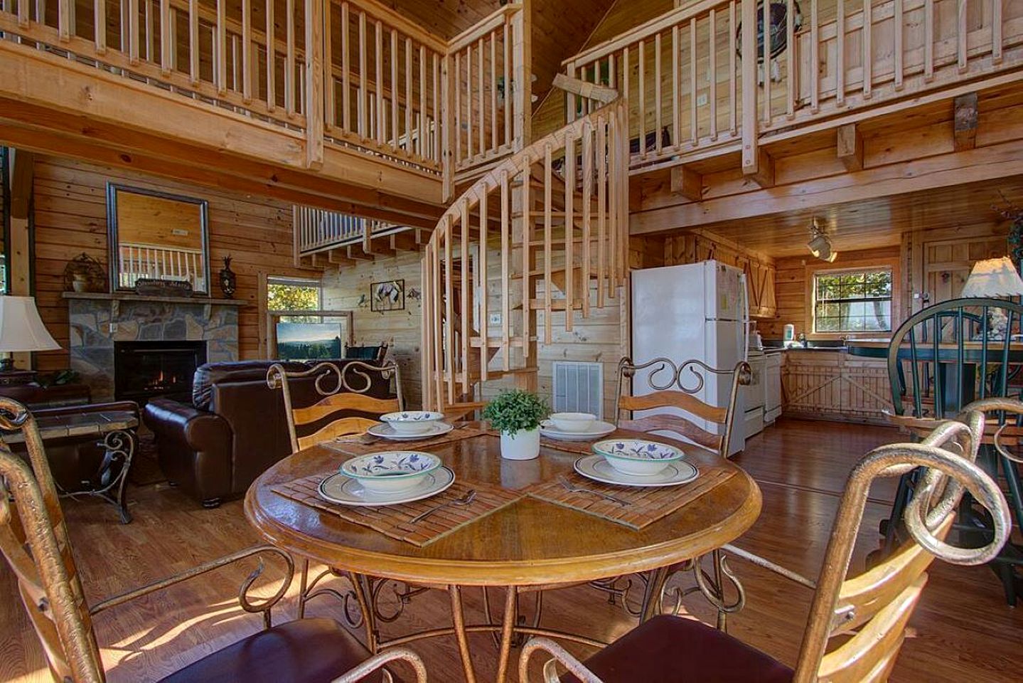 Extraordinary Smoky Mountain Cabin with Panoramic Views, Hot Tub & Arcade near Pigeon Forge and Gatlinburg, TN