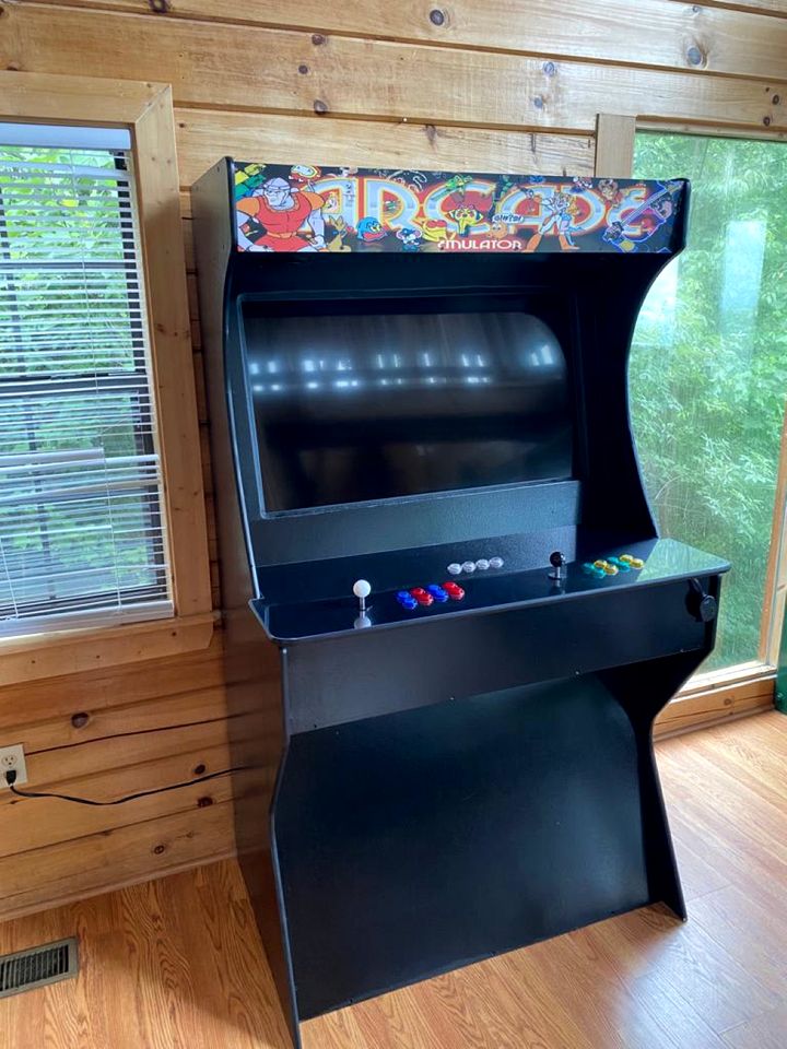 Extraordinary Smoky Mountain Cabin with Panoramic Views, Hot Tub & Arcade near Pigeon Forge and Gatlinburg, TN