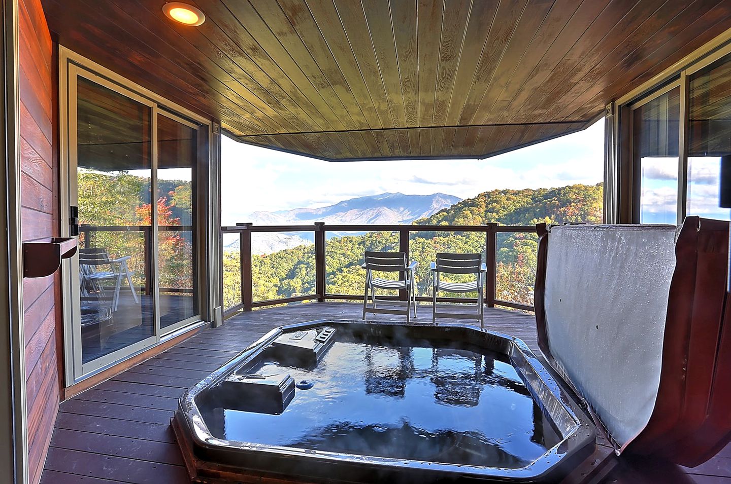 Picturesque Cottage Retreat with a Private Hot Tub near Gatlinburg, Tennessee