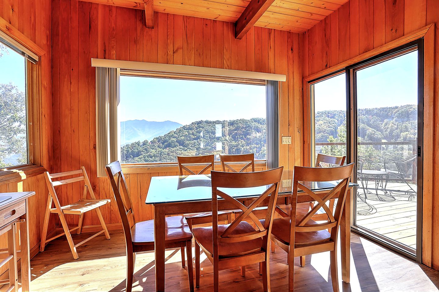 Picturesque Cottage Retreat with a Private Hot Tub near Gatlinburg, Tennessee