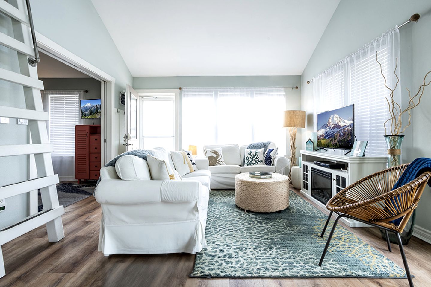 Picturesque Lofted Cottage with Tiny Deck and BBQ Near the Coast in Washington