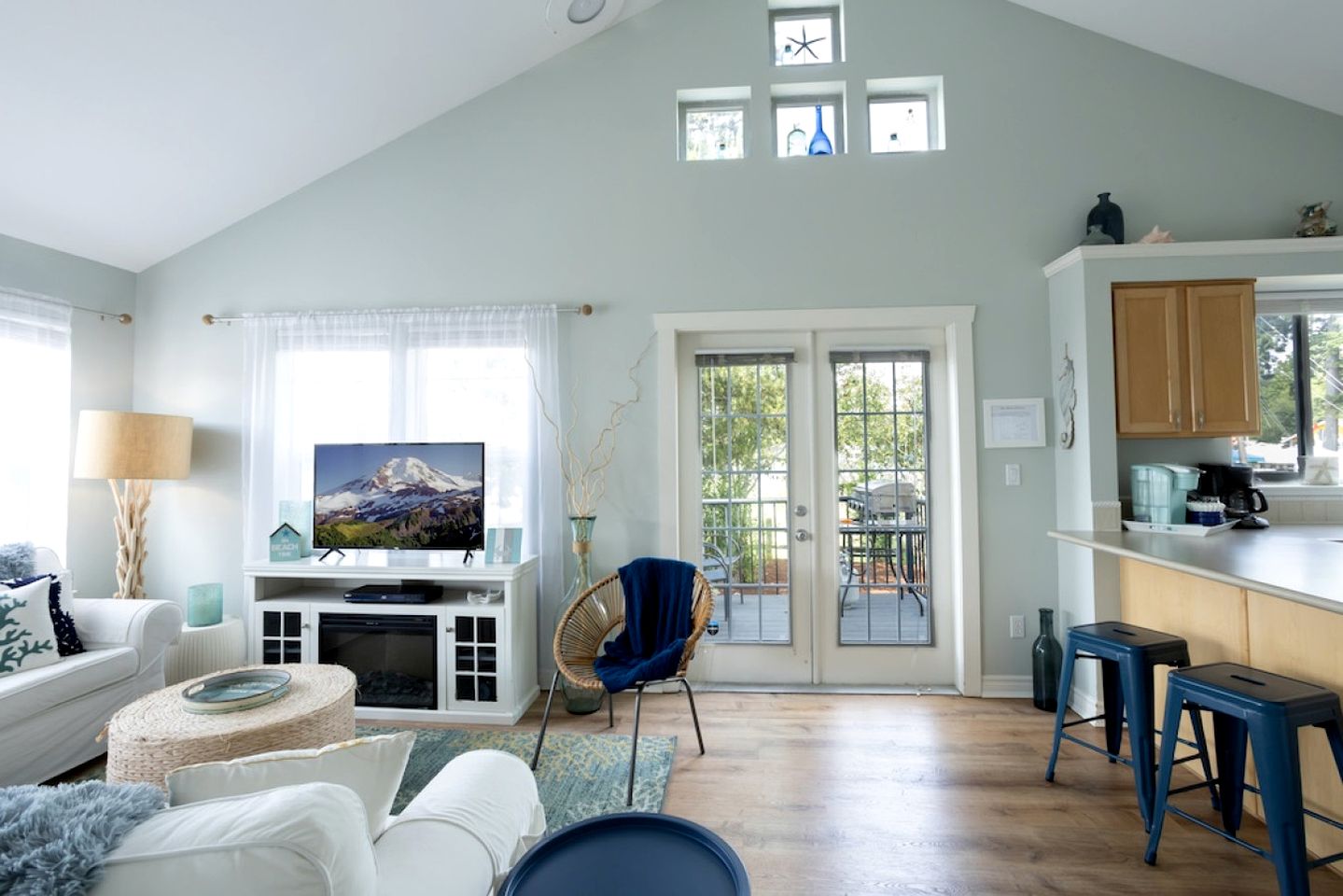 Picturesque Lofted Cottage with Tiny Deck and BBQ Near the Coast in Washington