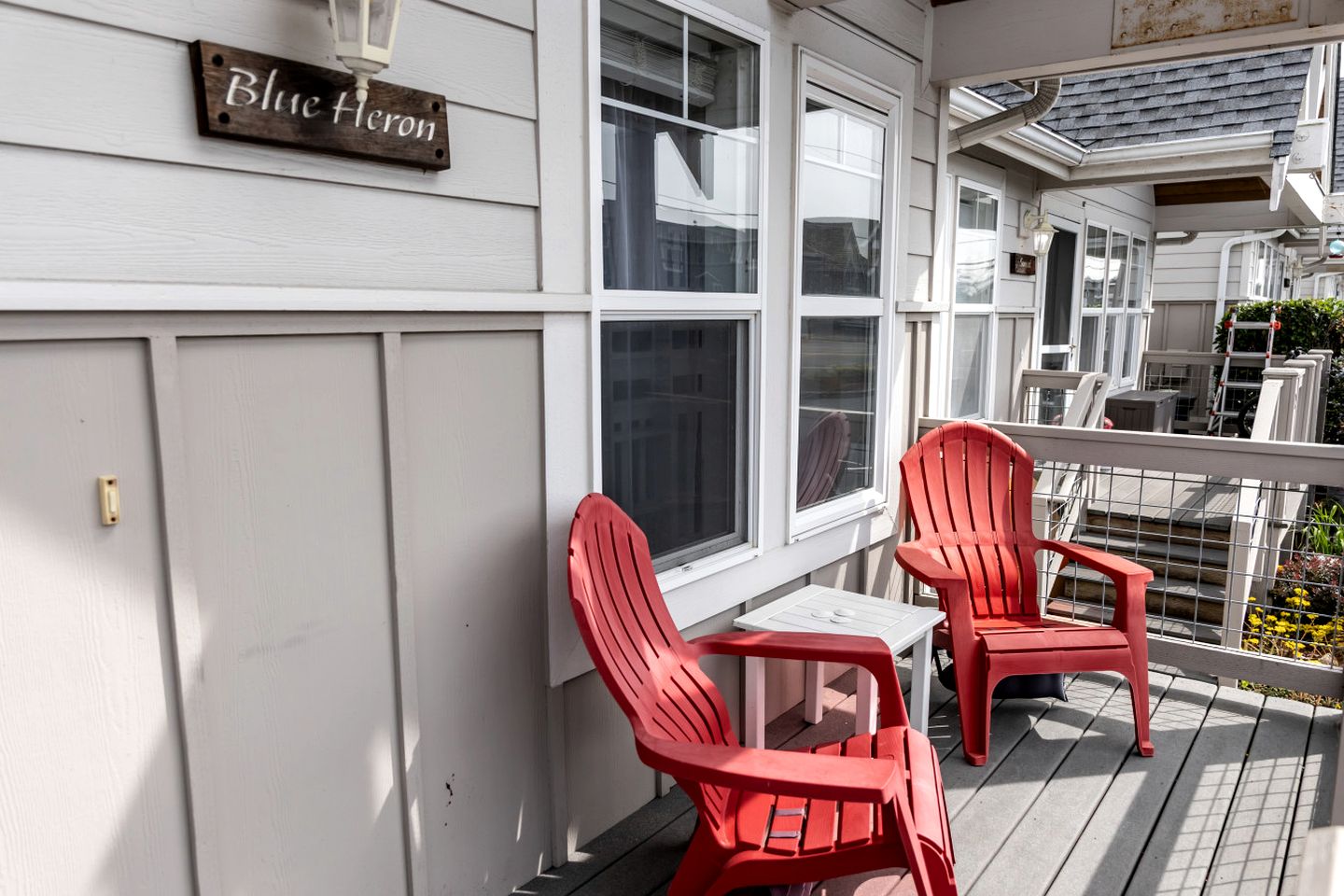Picturesque Lofted Cottage with Tiny Deck and BBQ Near the Coast in Washington