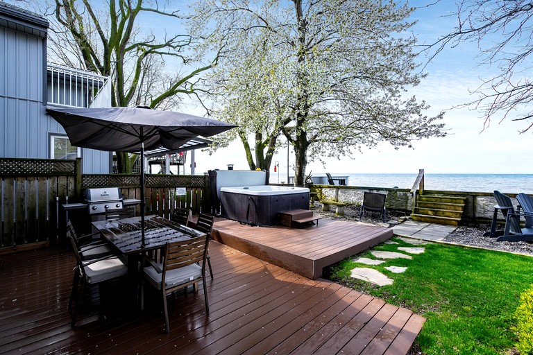 Cottages (Canada, Leamington, Ontario)