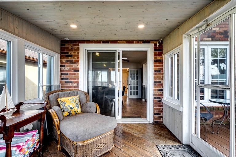 Cottages (Canada, Leamington, Ontario)