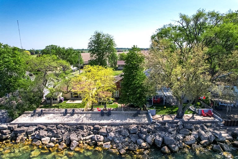 Cottages (Canada, Leamington, Ontario)