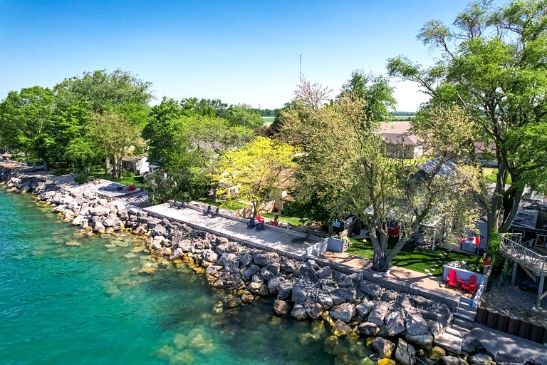 Cottages (Canada, Leamington, Ontario)