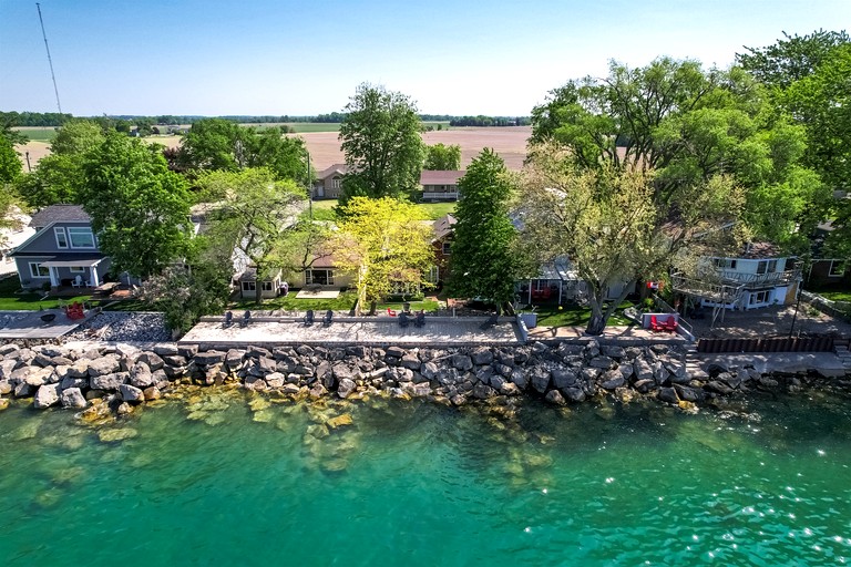 Cottages (Canada, Leamington, Ontario)