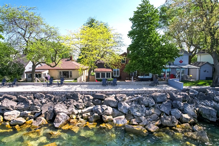 Cottages (Canada, Leamington, Ontario)