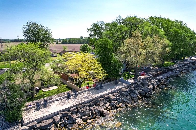 Cottages (Canada, Leamington, Ontario)