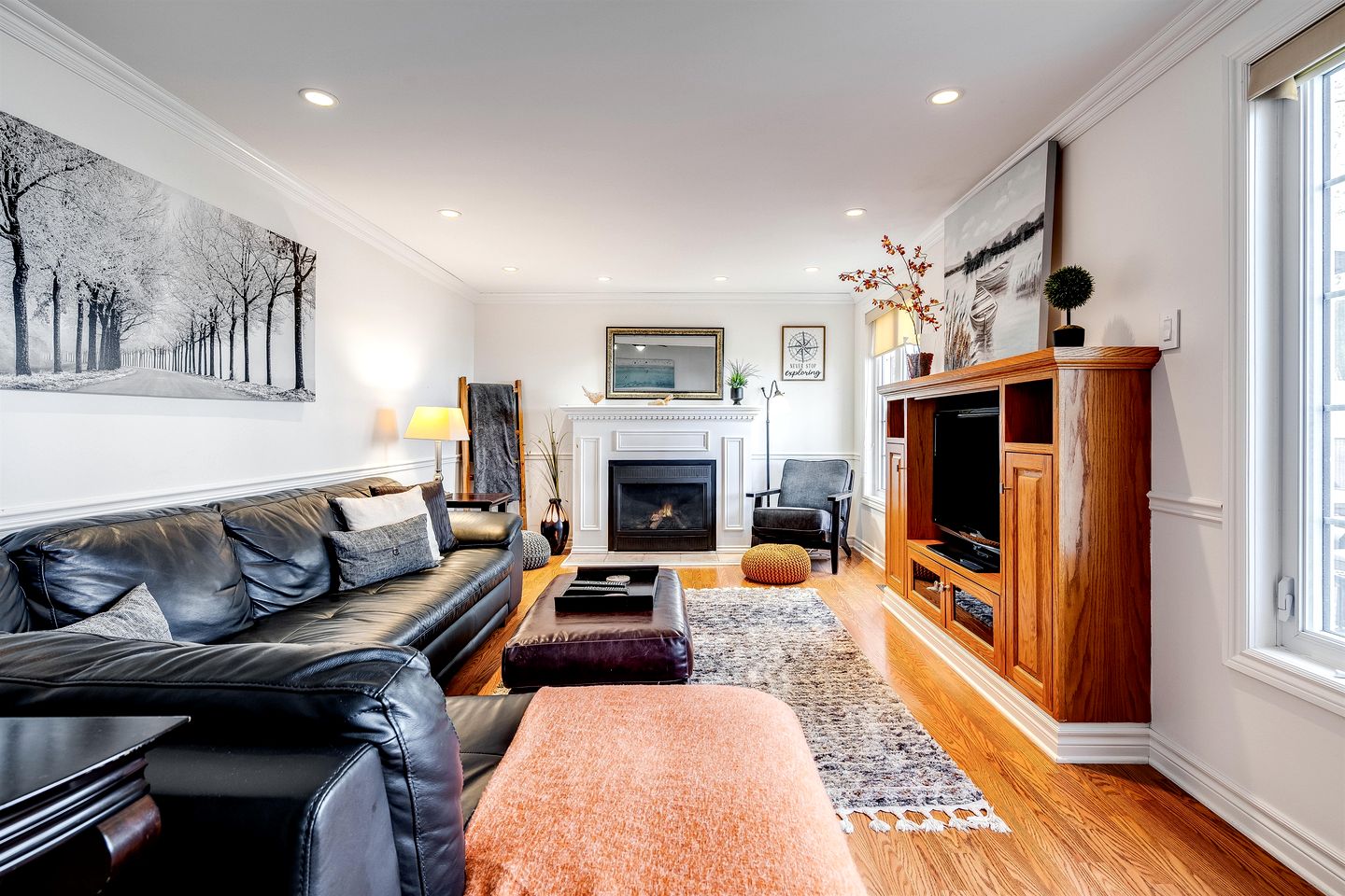 Picturesque Oceanfront Cottage with Hot-tub in Leamington, Ontario