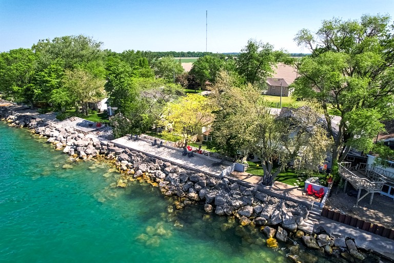 Cottages (Canada, Leamington, Ontario)