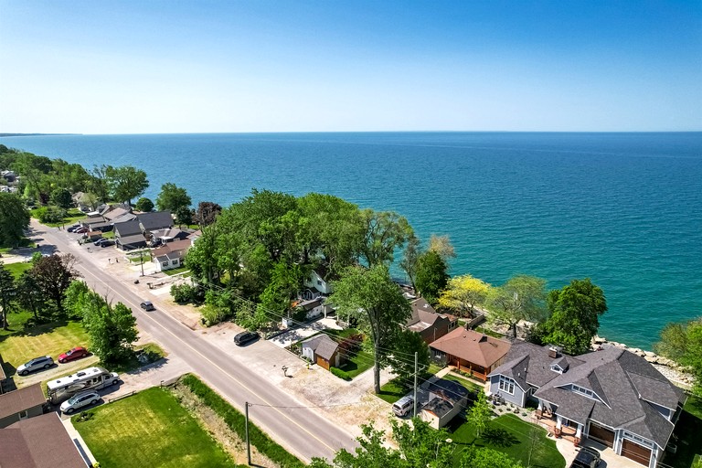 Cottages (Canada, Leamington, Ontario)