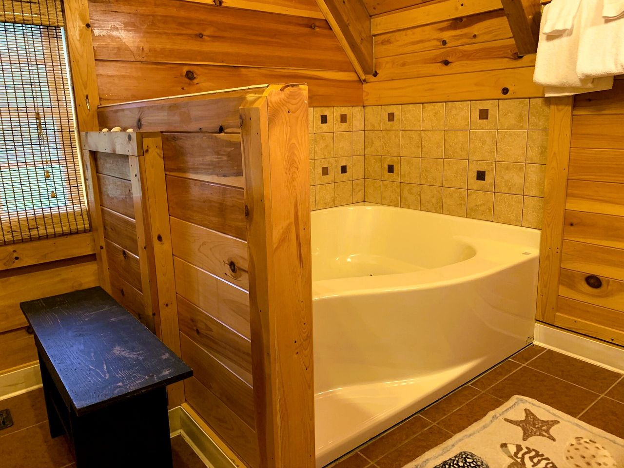 Picturesque Suite with Indoor Jacuzzi Tub in West Virginia
