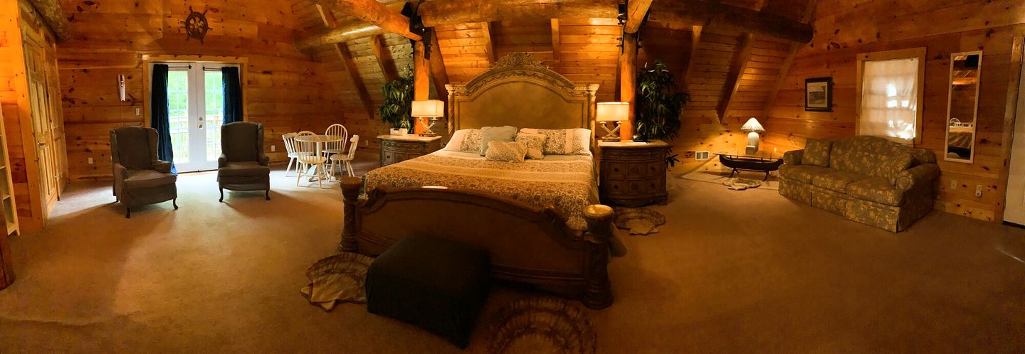 Picturesque Suite with Indoor Jacuzzi Tub in West Virginia