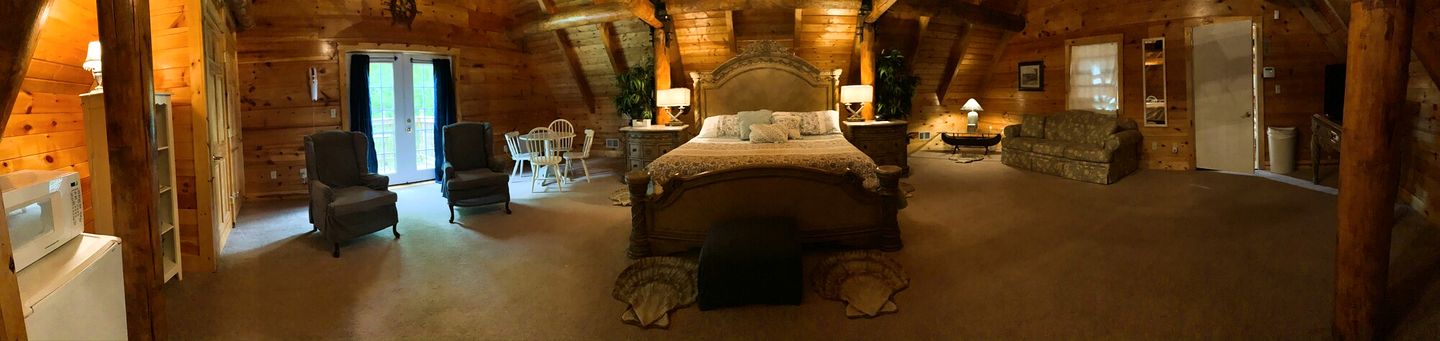 Picturesque Suite with Indoor Jacuzzi Tub in West Virginia