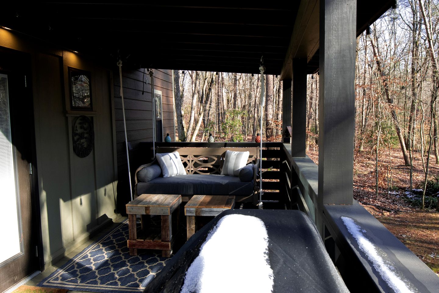 Picturesque Tiny Cottage with Cozy Indoor and Outdoor in Tennessee