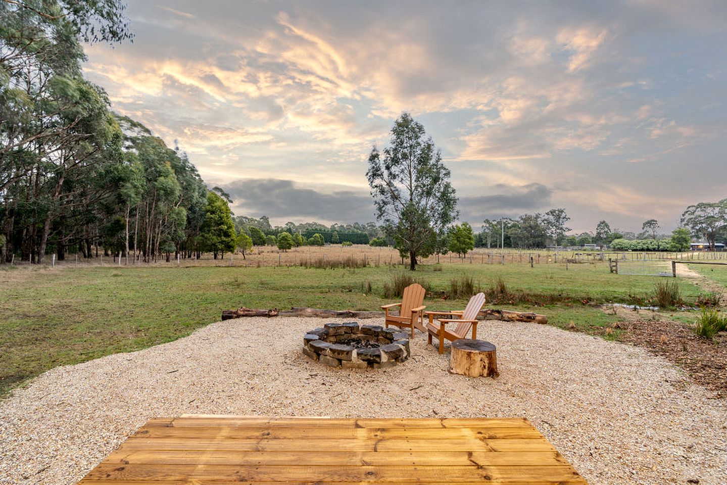 Picturesque Tiny House with Incredible Hiking Trails, Farmlands and Wildlife in Victoria, Australia
