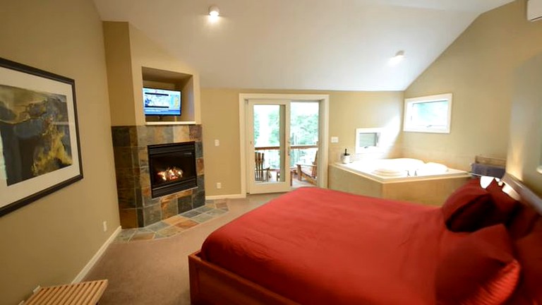 Nature Lodges (Holland, Michigan, United States)