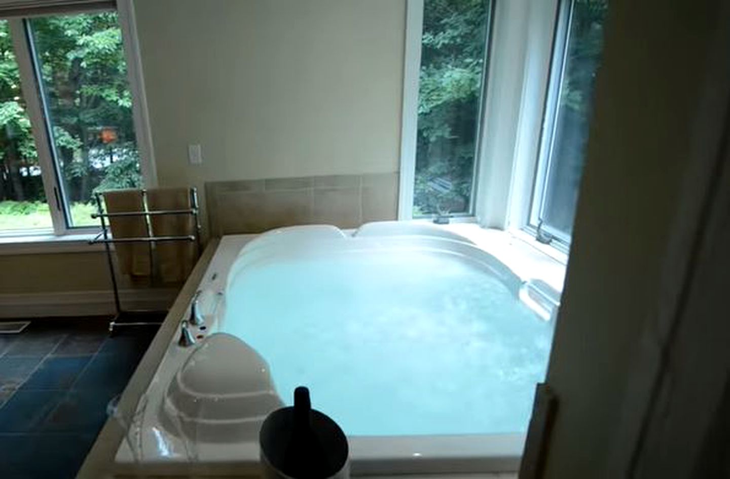Tranquil Suite Rental with Hot Tub for Romantic Getaway near Lake Michigan in Holland, Michigan