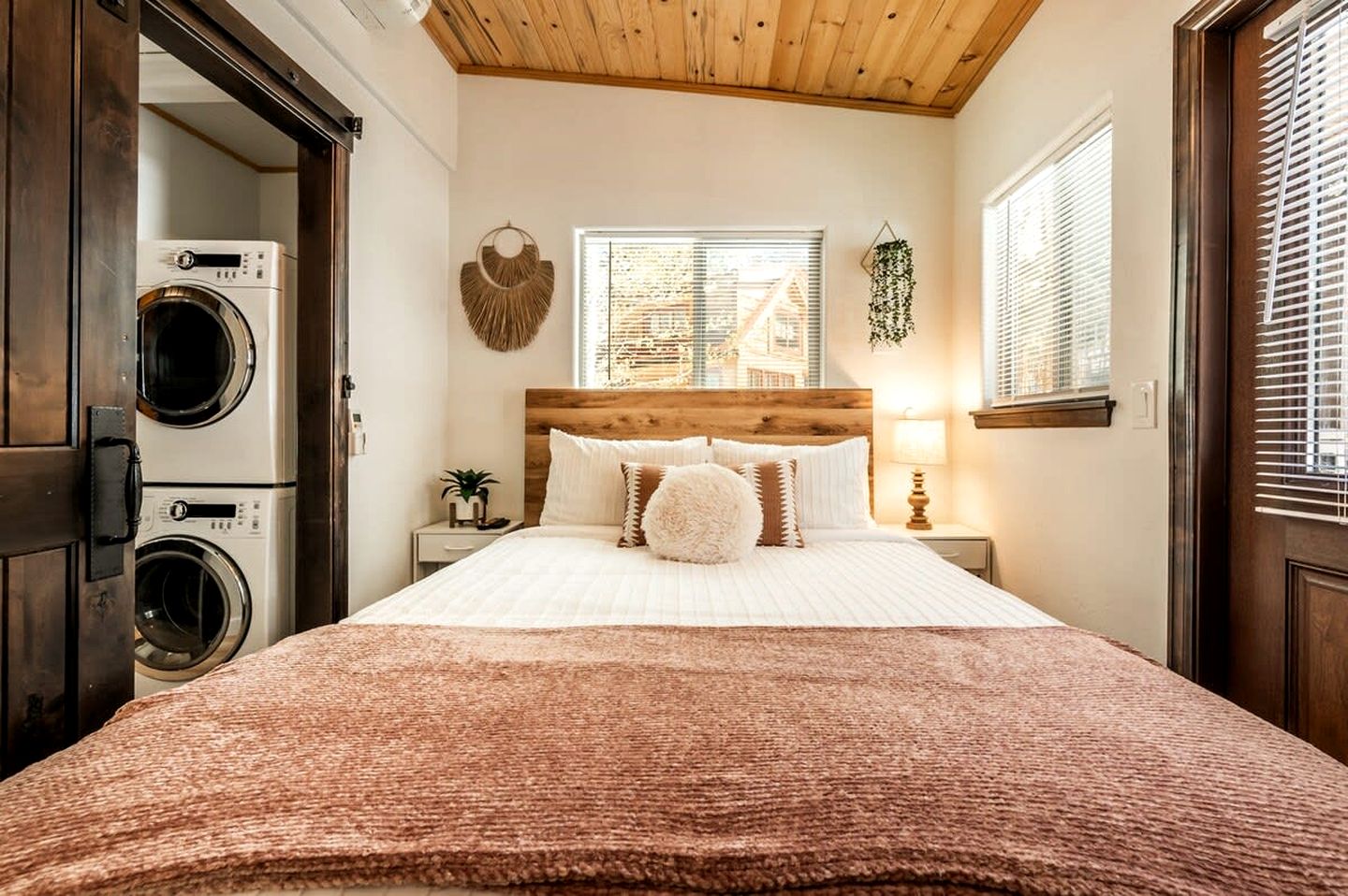 Beautiful Tiny Home Nestled in Woodland Park and near Manitou Springs, Perfect for a Weekend Getaway