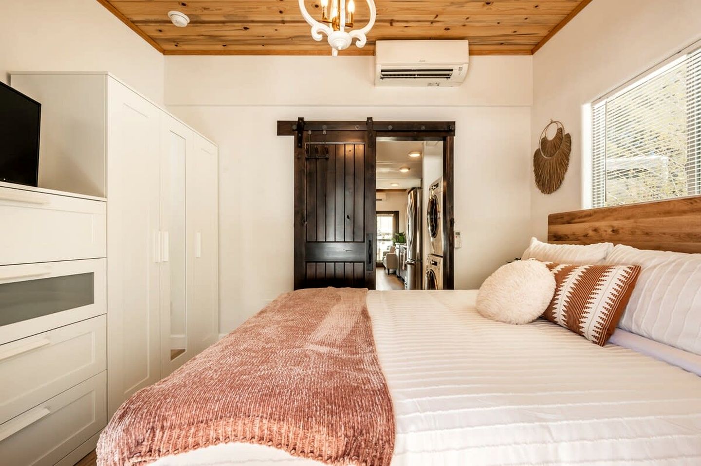 Beautiful Tiny Home Nestled in Woodland Park and near Manitou Springs, Perfect for a Weekend Getaway