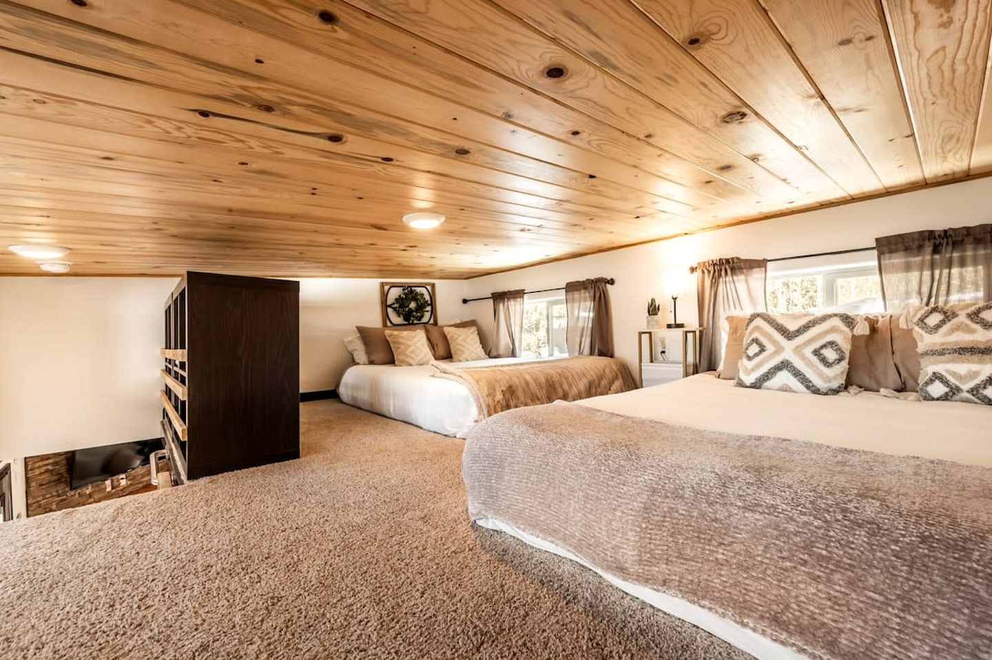 Beautiful Tiny Home Nestled in Woodland Park and near Manitou Springs, Perfect for a Weekend Getaway