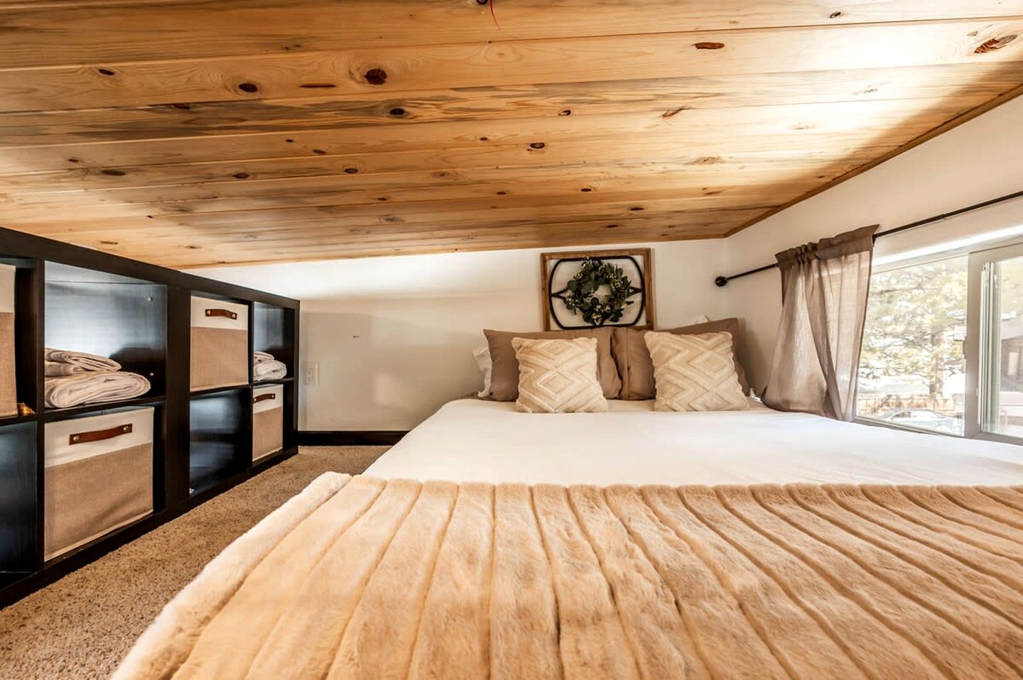 Beautiful Tiny Home Nestled in Woodland Park and near Manitou Springs, Perfect for a Weekend Getaway